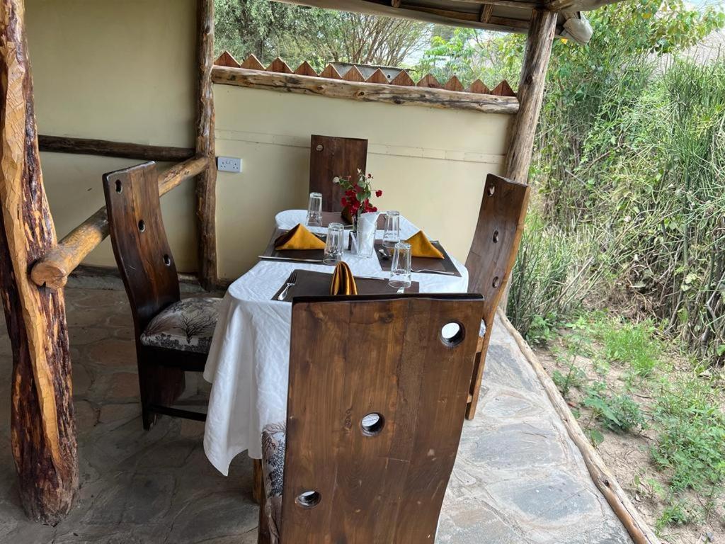 Olaloi Mara Camp Villa มาไซมารา ภายนอก รูปภาพ